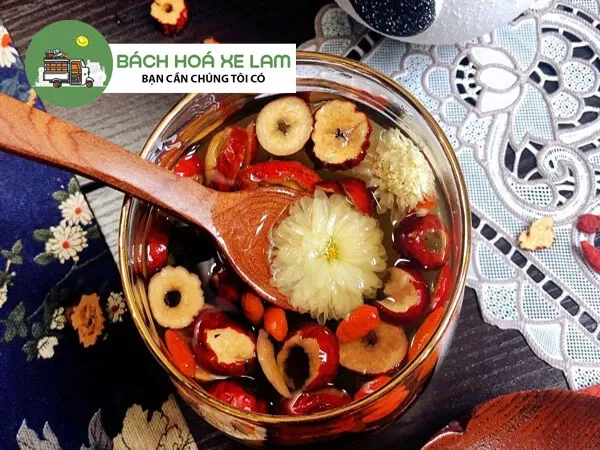 Cách nấu sâm bông cúc táo đỏ