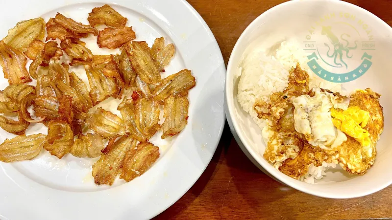 Cá cơm khô sốt cà chua hấp dẫn