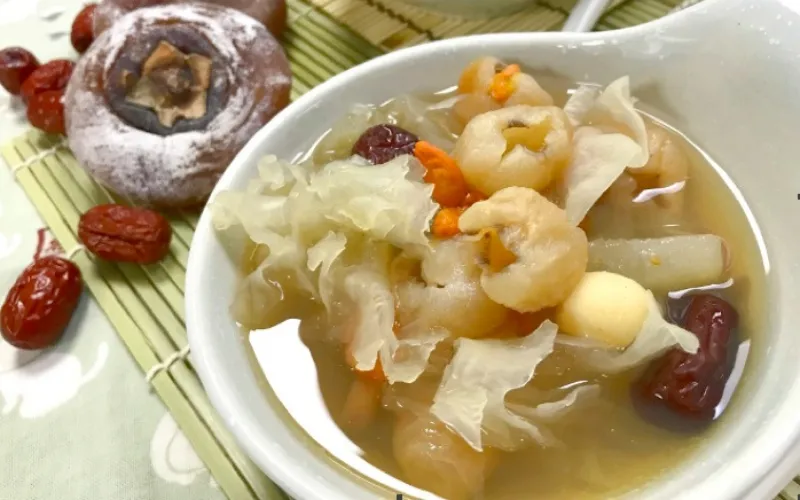 Tráng miệng nấm tuyết với la hán quả