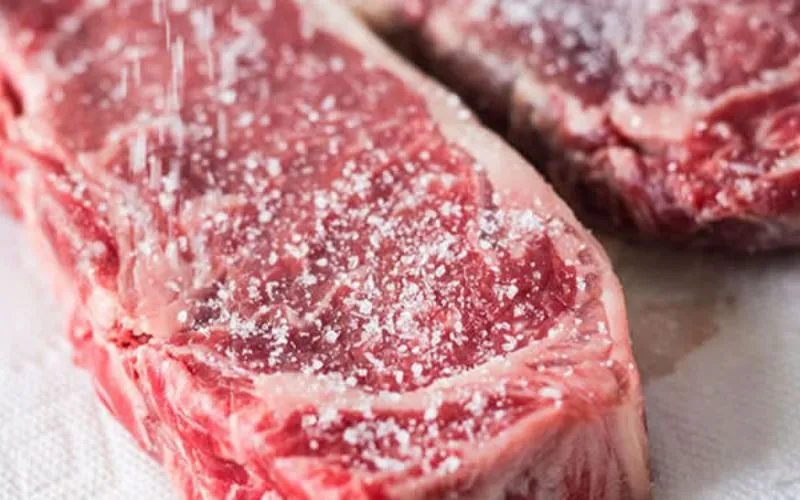 Muối hồng dùng làm ướp thịt