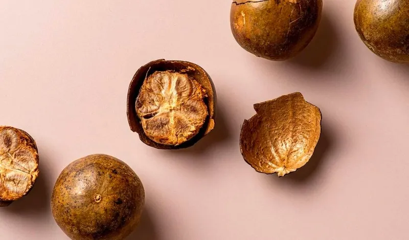 Cận cảnh quả la hán tươi nguyên vỏ