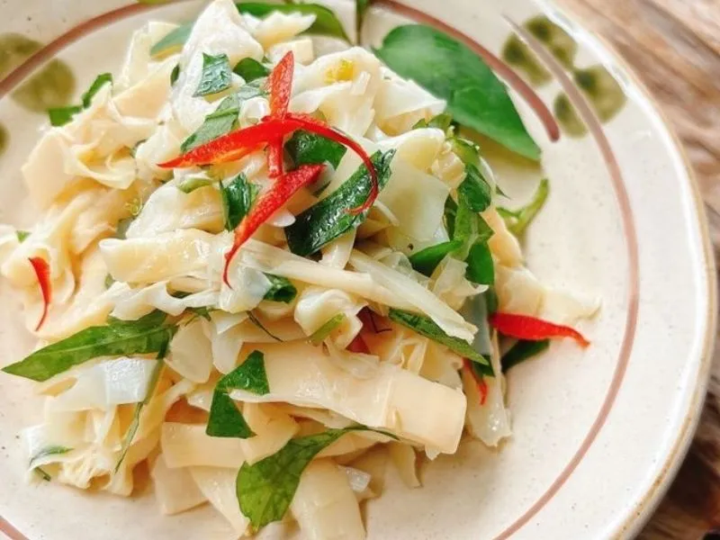 Tìm hiểu rau răm nấu món gì qua món măng xào dân dã