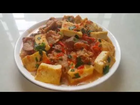 Món thịt kho đậu hủ cà chua sau khi hoàn thiện với màu sắc bắt mắt