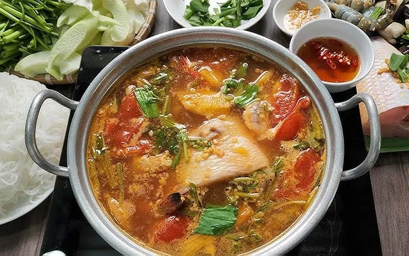Nồi lẩu cá song chua cay thơm lừng