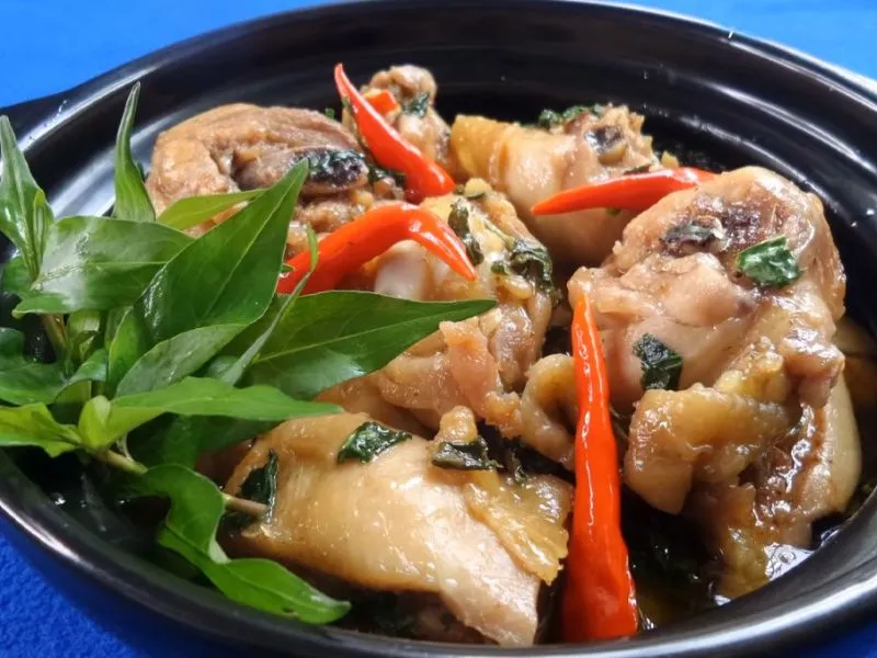 Rau răm nấu món gì ngon nhất qua món gà rang cháy cạnh