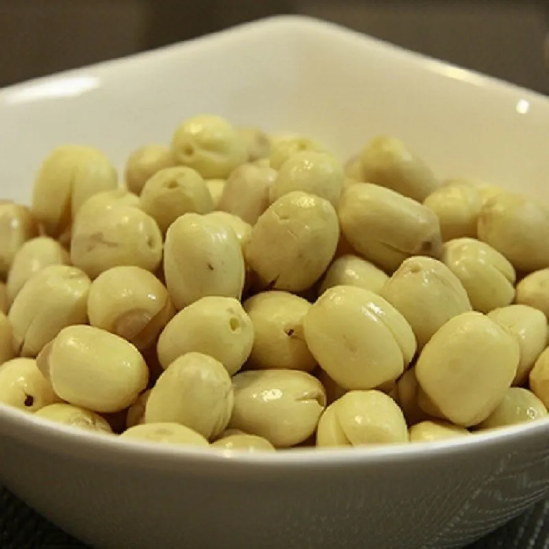 Bí đỏ được gọt vỏ và cắt tỉa đẹp mắt cho món canh thêm hấp dẫn