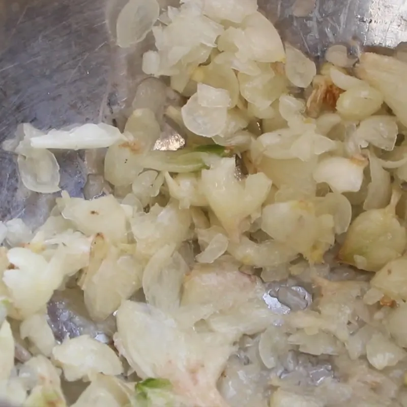 Làm sạch xương ống heo để nước dùng được trong và ngọt