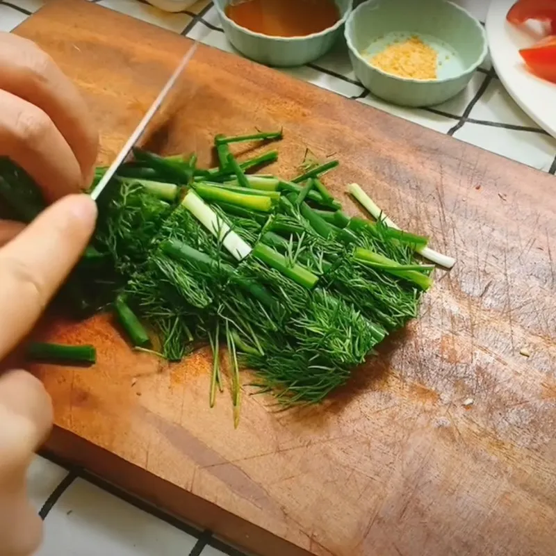 Sơ chế kỹ các nguyên liệu khác để hương vị món cháo hàu chất lượng hơn