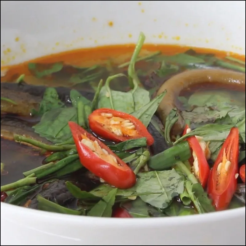 Súp lươn ăn cùng bún tươi rất hấp dẫn và no bụng