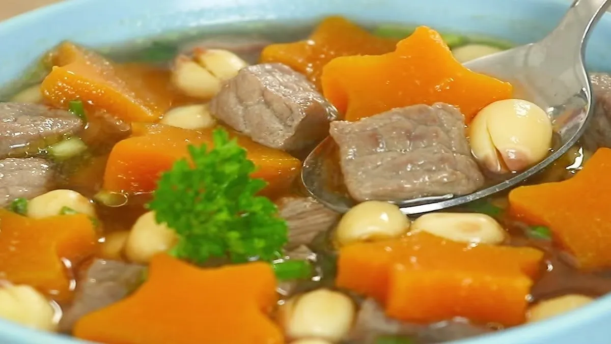 Thịt bò tươi ngon giúp món canh thịt bò nấu bí đỏ thêm phần đậm đà