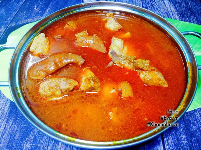 Các bước chế biến nước lèo mì quảng hấp dẫn