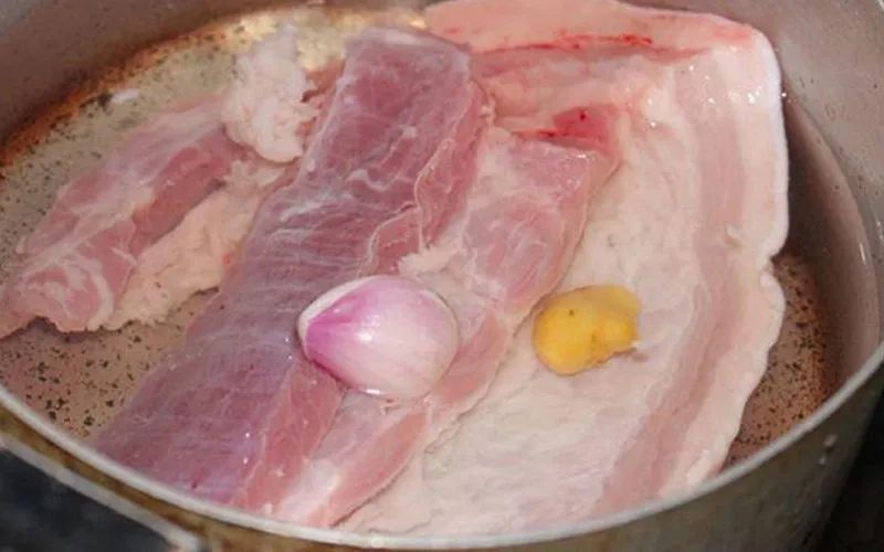 Các loại gia vị tự nhiên giúp khử mùi hôi thịt heo hiệu quả.