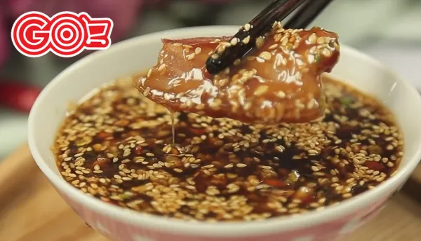 Cách làm nước chấm thịt nướng Hàn Quốc truyền thống với mật ong và tỏi