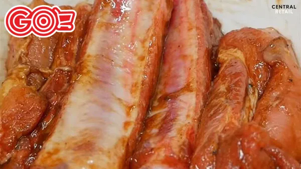 Để thịt nghỉ sau khi làm sốt ướp thịt nướng giúp gia vị thấm sâu