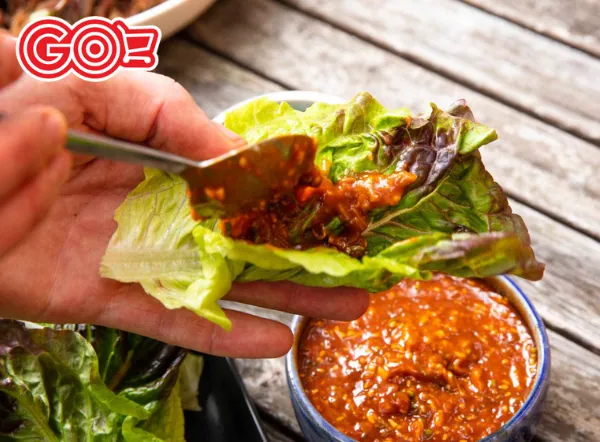 Các loại rau sống và panchan ăn kèm thịt nướng chuẩn kiểu Hàn Quốc