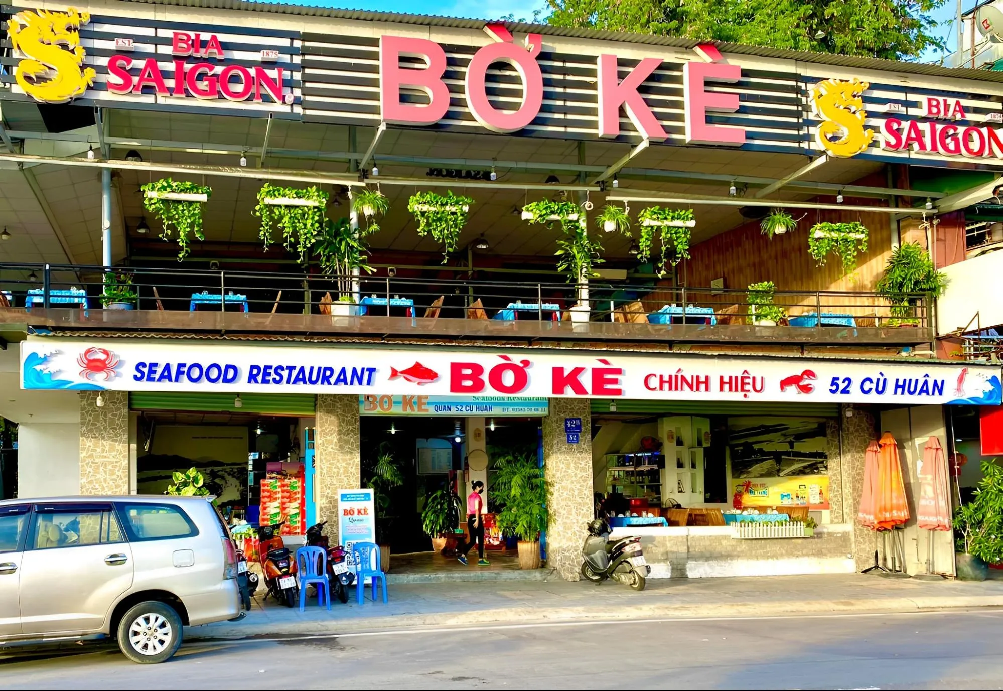 Hải Sản Bờ Kè nhìn ra vịnh Nha Trang