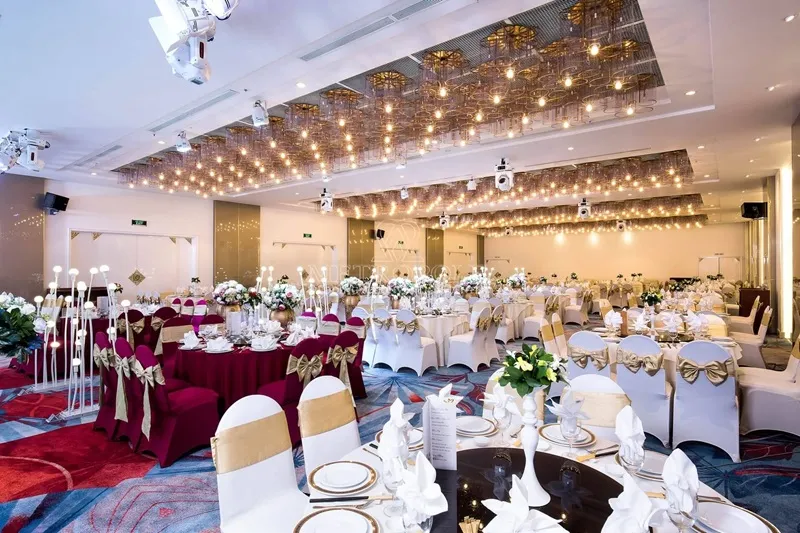 Sảnh tiệc rộng lớn với sức chứa 600 khách tại nhà hàng tiệc cưới hcm Metropole