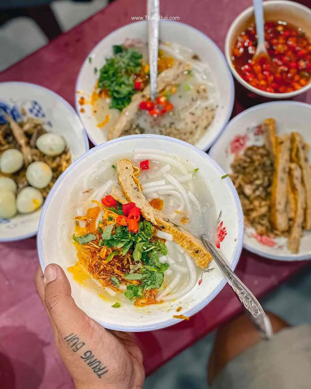 Tô bánh canh cá nướng với cá tước sợi