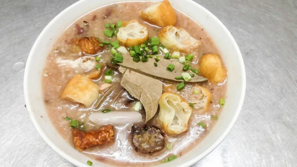 Cháo lòng Quán Đêm phục vụ cháo lòng với thịt heo tươi ngon