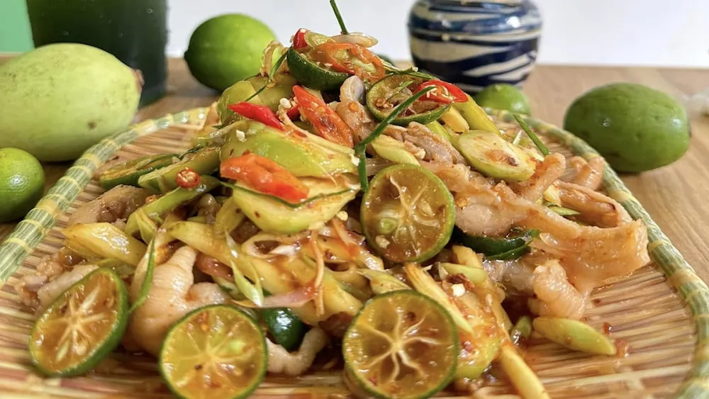 Chân gà sả tắc tại Thích Chua Chua