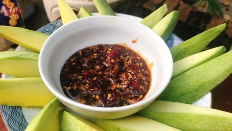 Kết cấu nướng chấm xoài bằng sa tế đặc sánh