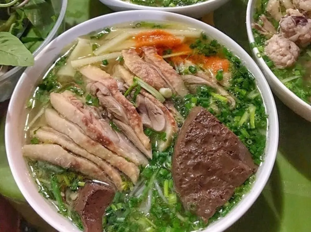 Bún miến ngan số 101 với nước dùng thanh ngọt