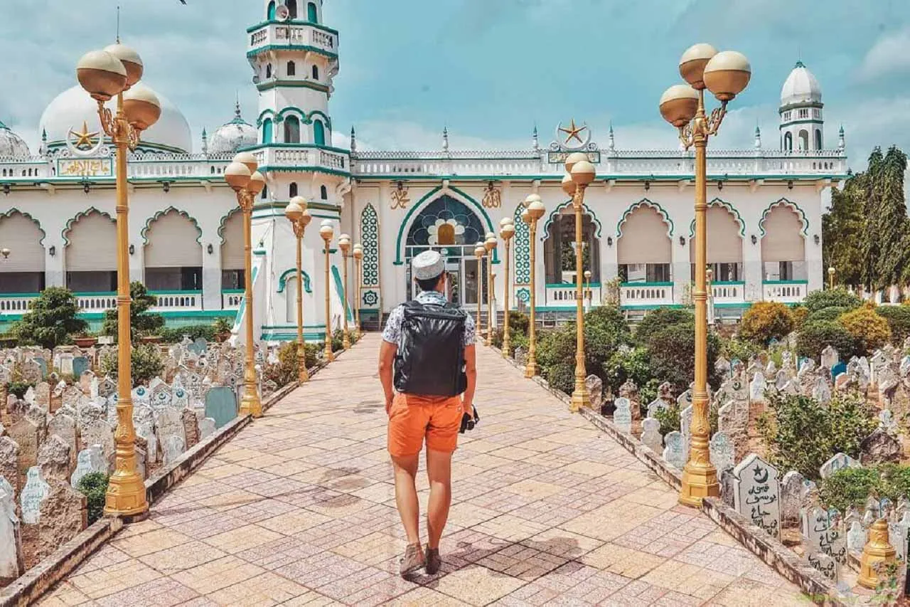 Làng Chăm ven sông Hậu với nét kiến trúc đặc thù