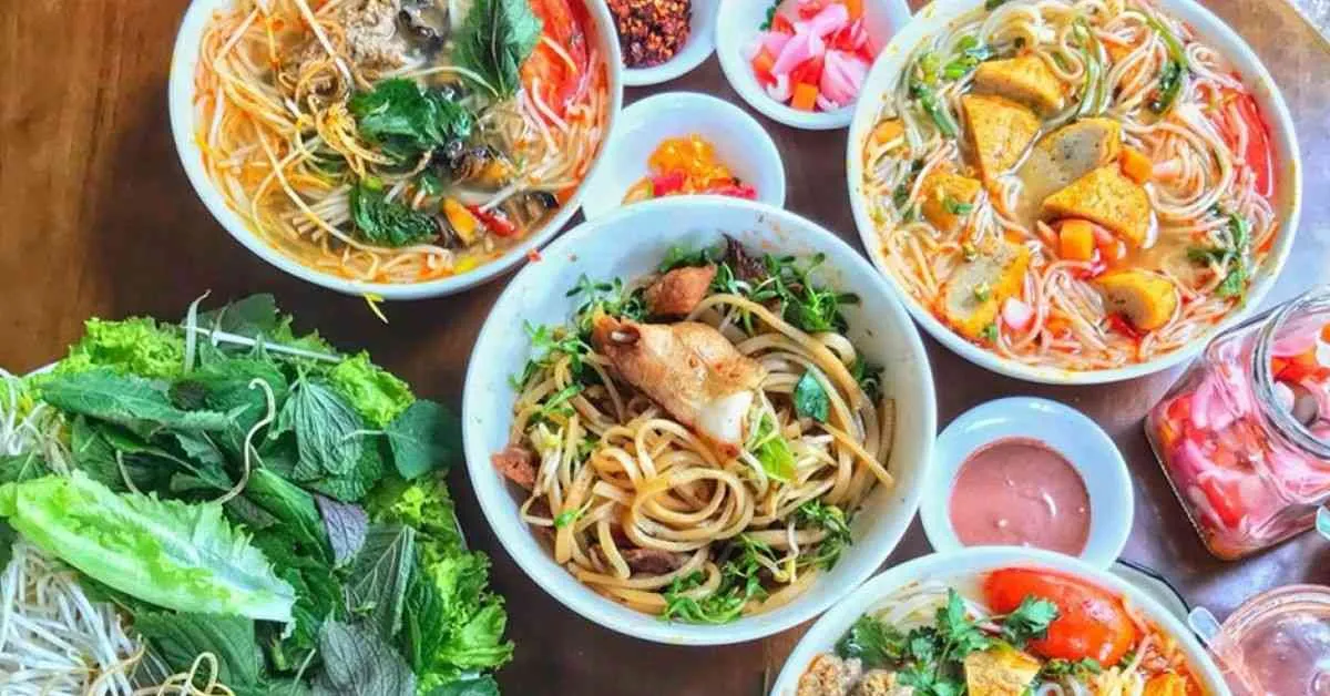 Tô bún chả cá Quy Nhơn với nước dùng chua thanh