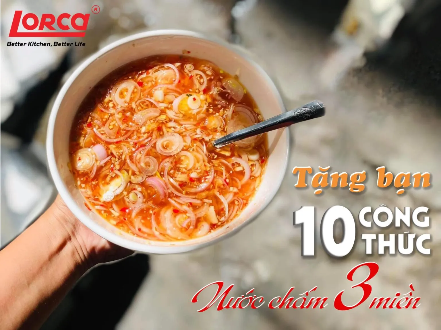 Nước chấm đi kèm giúp món bún bò thêm phần đậm đà