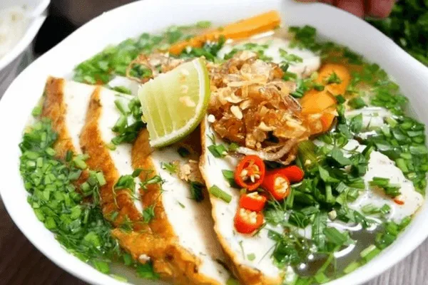 Bánh canh chả cá - món ăn đặc sản miền Trung được yêu thích