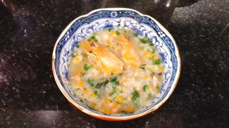 Món cháo tôm nấu với cà rốt và khoai tây bổ dưỡng