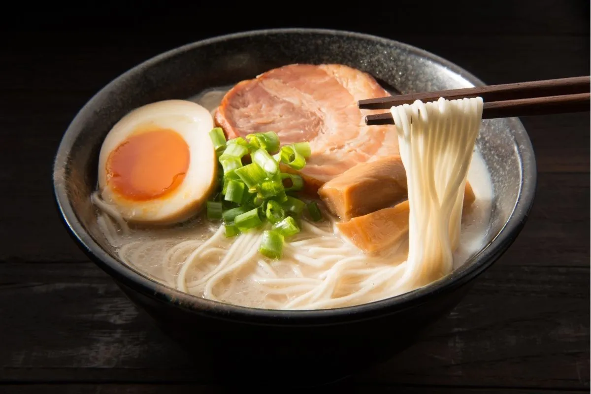 Tô mì Ramen đậm đà hương vị truyền thống Nhật Bản.