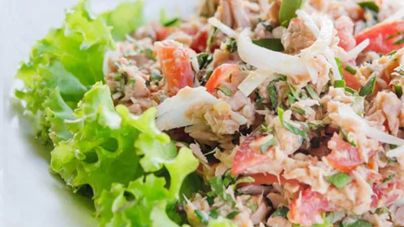 Công thức làm salad cá ngừ thơm ngon, bổ dưỡng