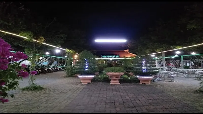 Mặt tiền rộng rãi của nhà hàng cơm chay Bồ Đề trên đường Lê Lợi