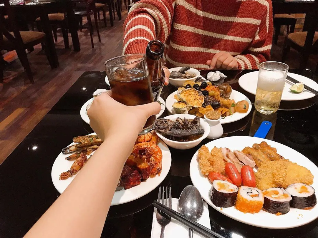 Không gian buffet hải sản sang trọng tại Nhà hàng Sen Tây Hồ