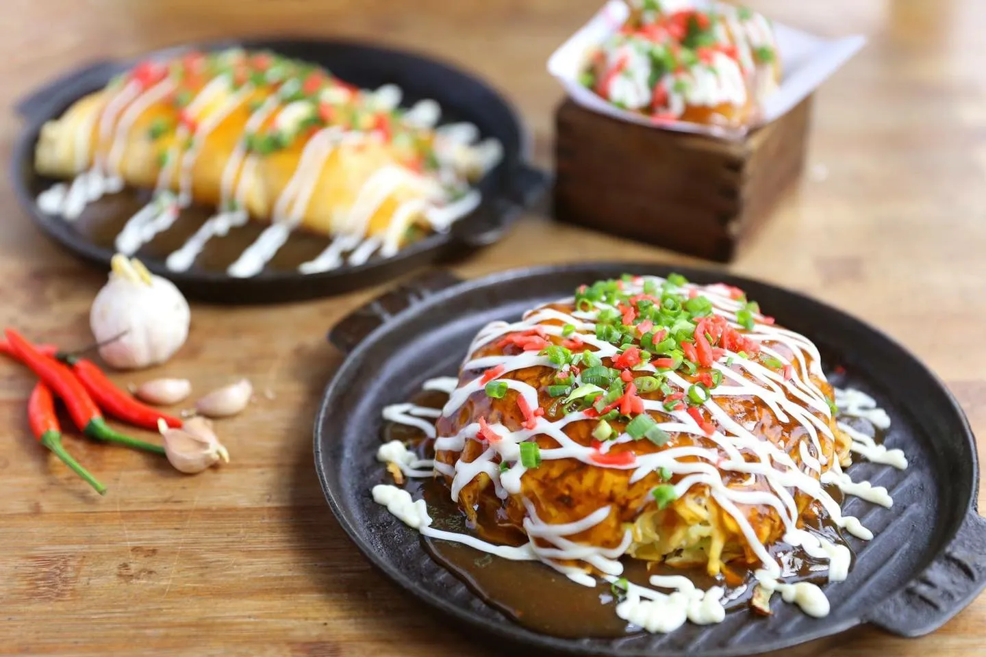 Sushi và sashimi tươi ngon tại nhà hàng Aozora phong cách Nhật Bản