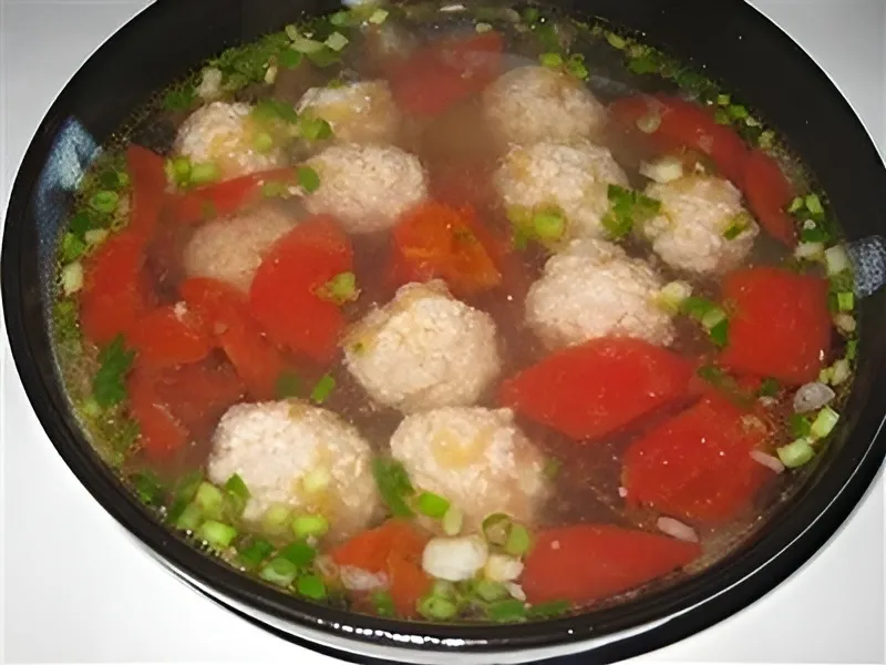 Sản phẩm là canh cà chua thịt viên siêu tốn cơm