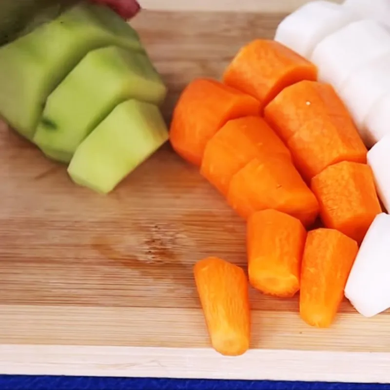 Sơ chế rau củ cho lẩu chay