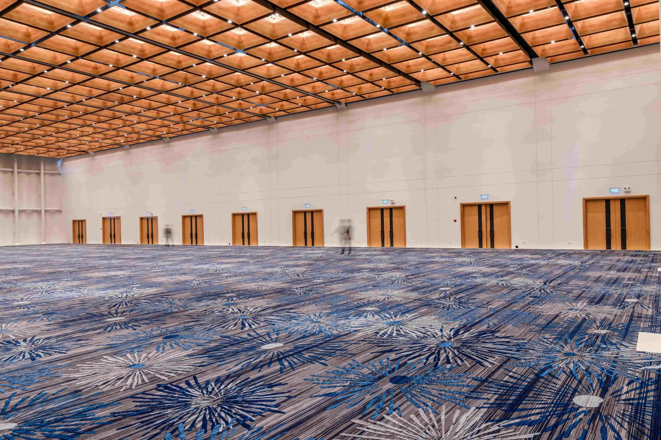 Trang thiết bị âm thanh ánh sáng hiện đại bên trong sảnh tiệc