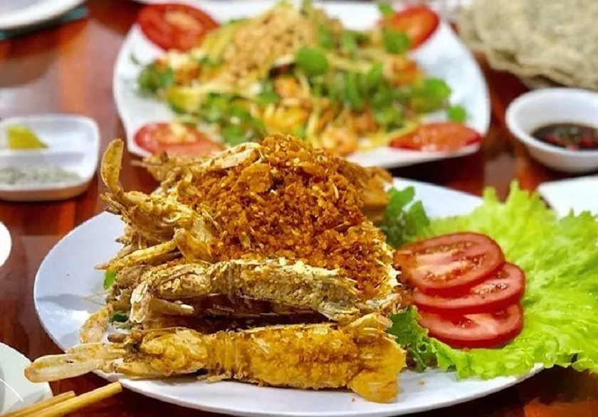 Nhà hàng Biển Rạng với hồ nuôi hải sản sống