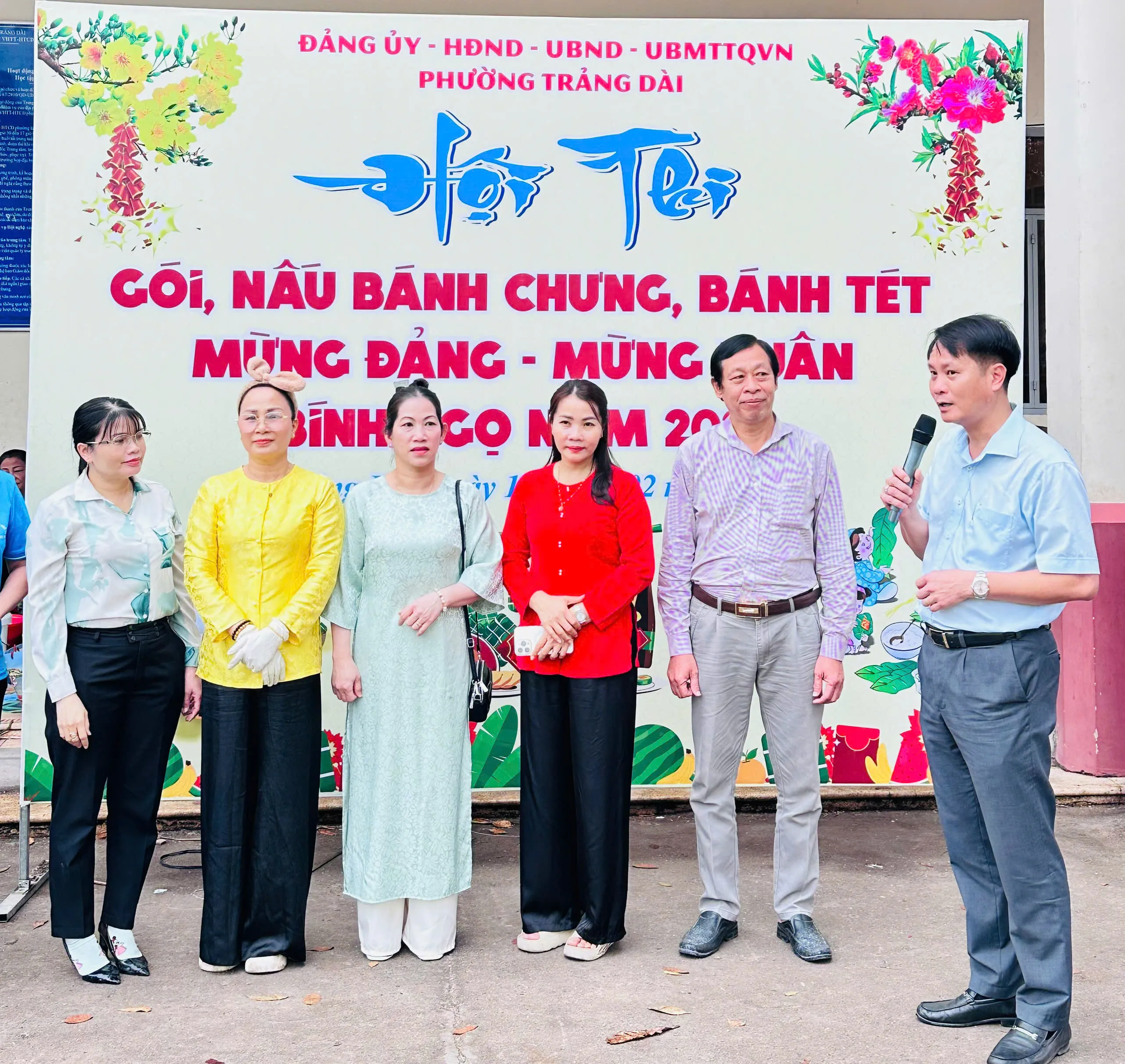 Hội thi gói nấu bánh chưng