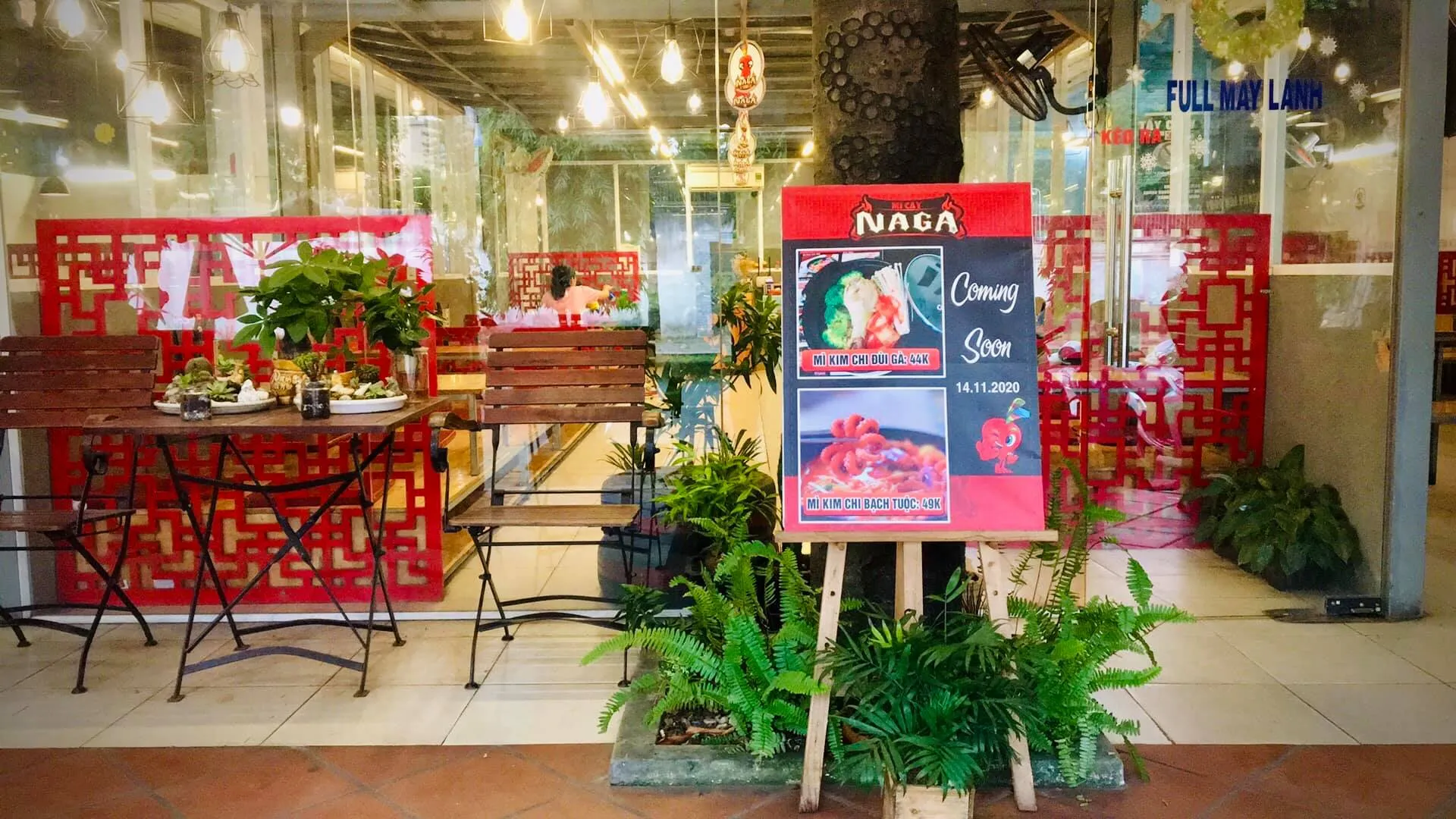 Một buổi tối nhộn nhịp tại quán mì cay Naga thương hiệu chính gốc