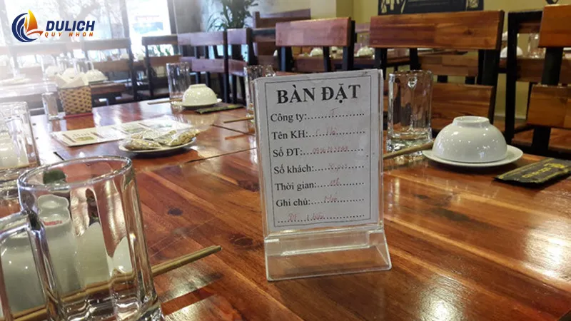 Đặt bàn trước để có vị trí đẹp