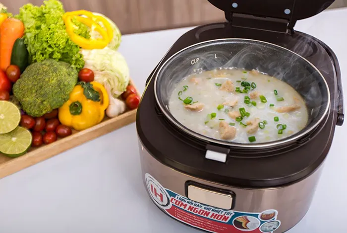 Nấu cháo gà dễ dàng với nồi cơm điện từ nhờ chế độ được cài đặt sẵn