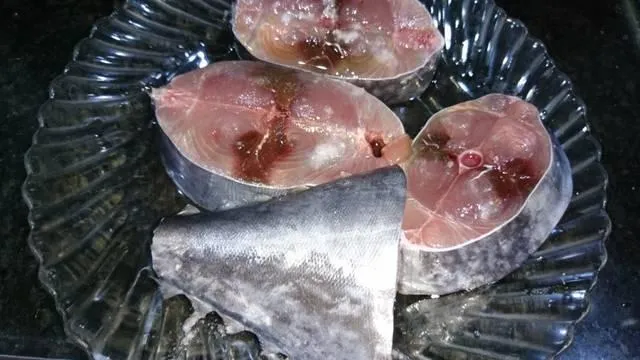 Sơ chế cá ngừ đại dương nấu canh chua chuyên nghiệp