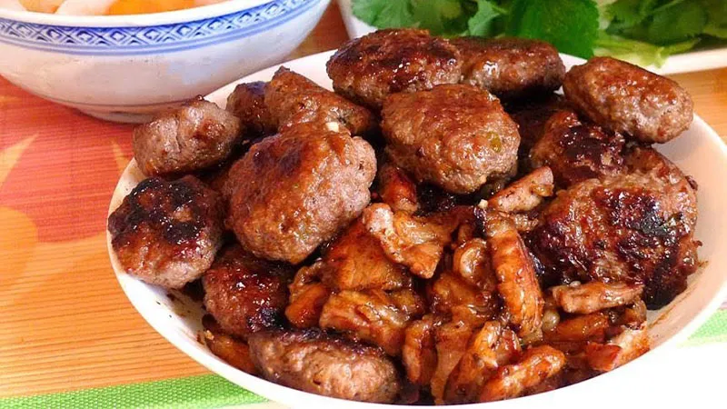 Cách tẩm gia vị thịt nướng bún chả