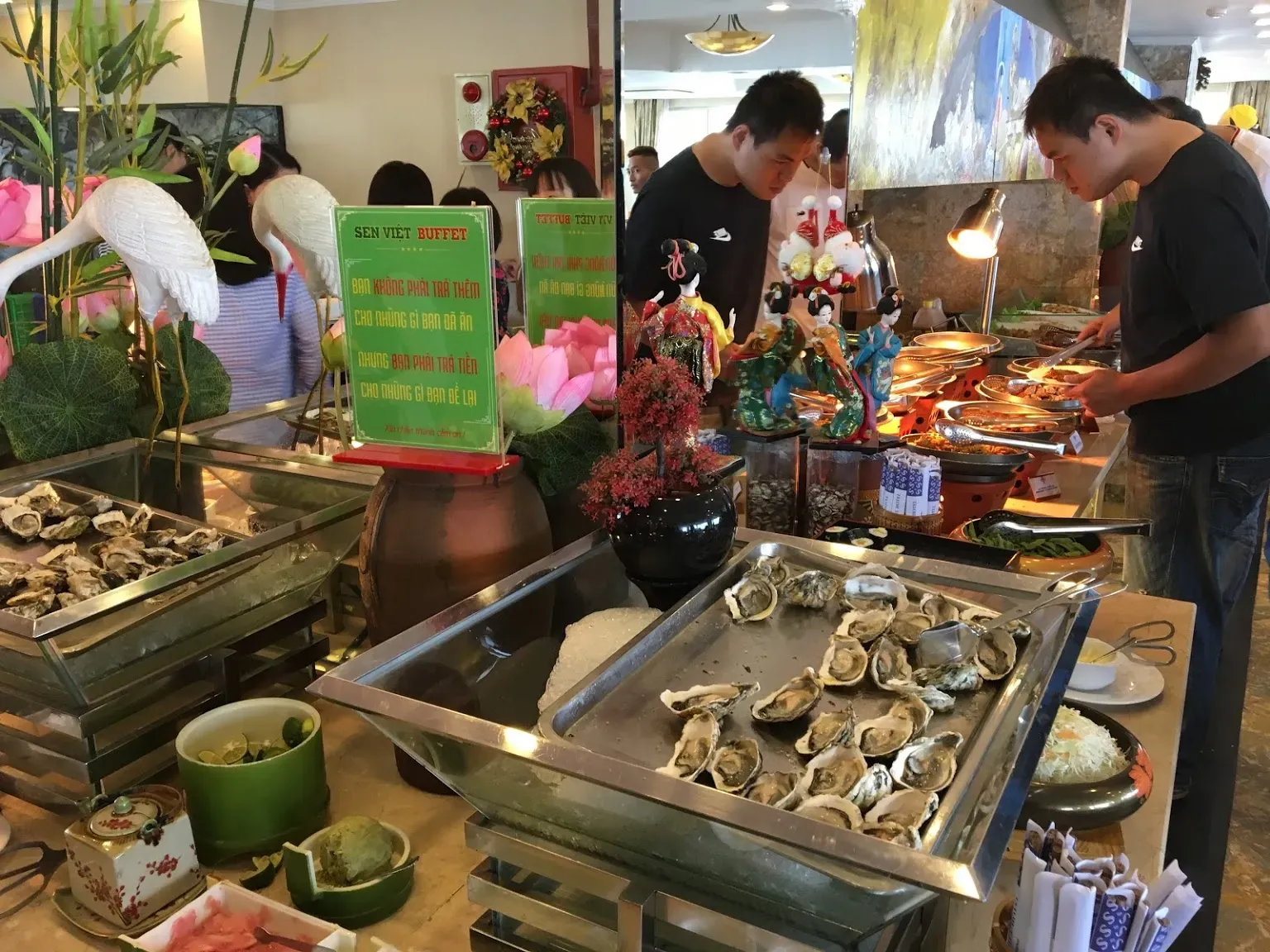 Không gian Sen Việt sang trọng với bày biện nghệ thuật