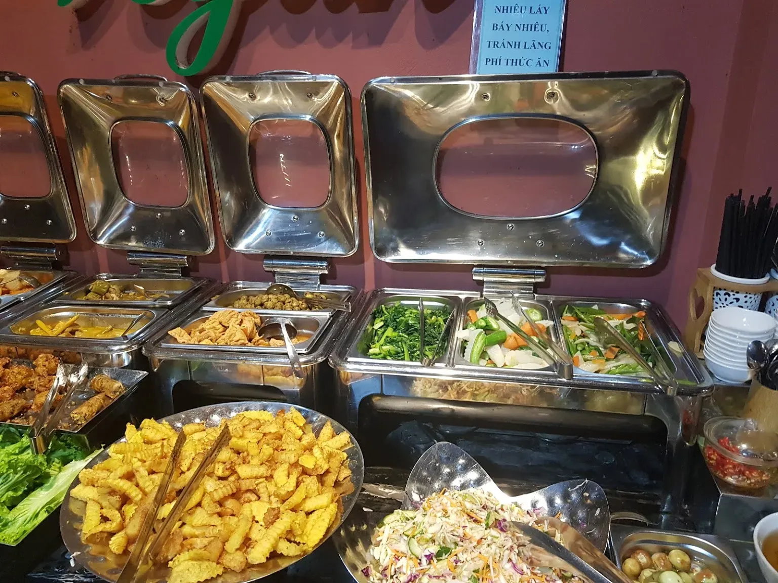 Các món ăn chay phong phú tại nhà hàng Peace Vegan Nhật Tân