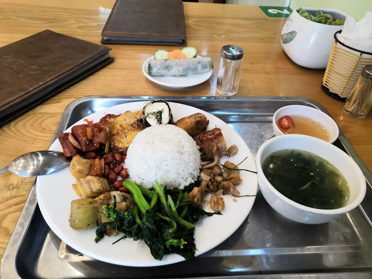 Thực đơn món chay đa dạng tại nhà hàng Loving Hut