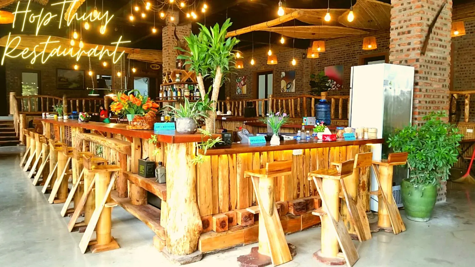 Không gian rộng rãi của nhà hàng